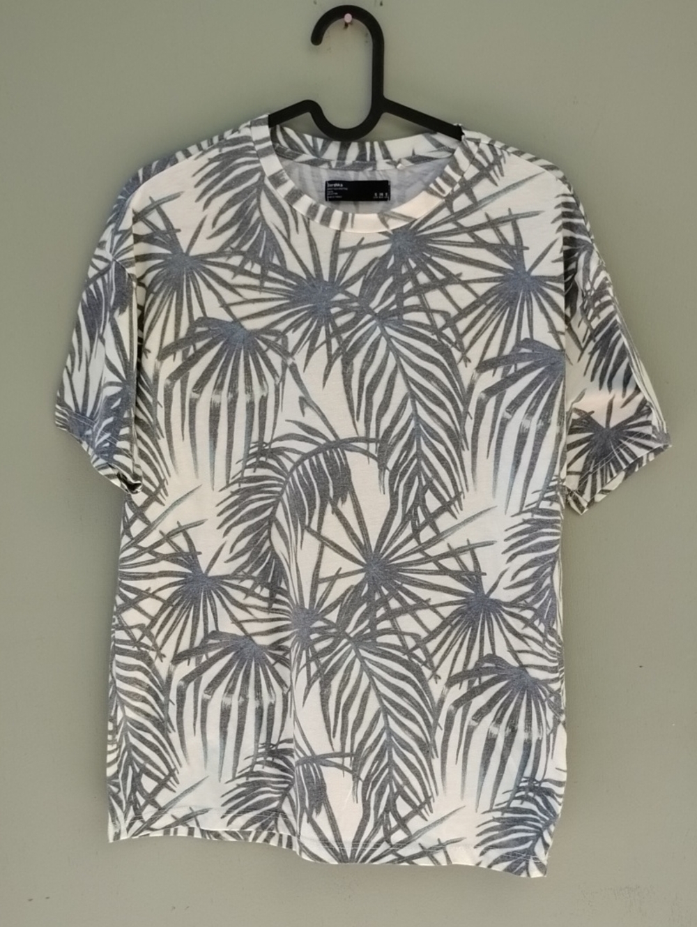 Vintage Bershka Green and Gray Short Sleeve Tee with Tropical Print